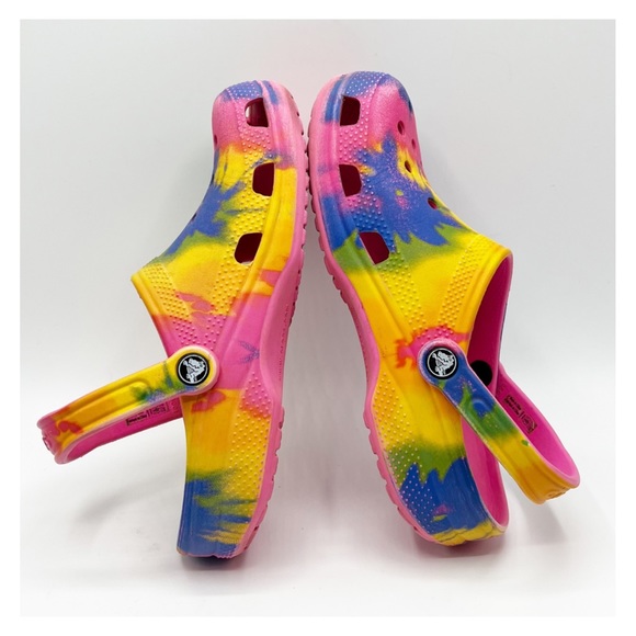 Crocs Classic Tie Dye Graphic Clogs Shoes in Electric Pink Multi - Picture 7 of 9